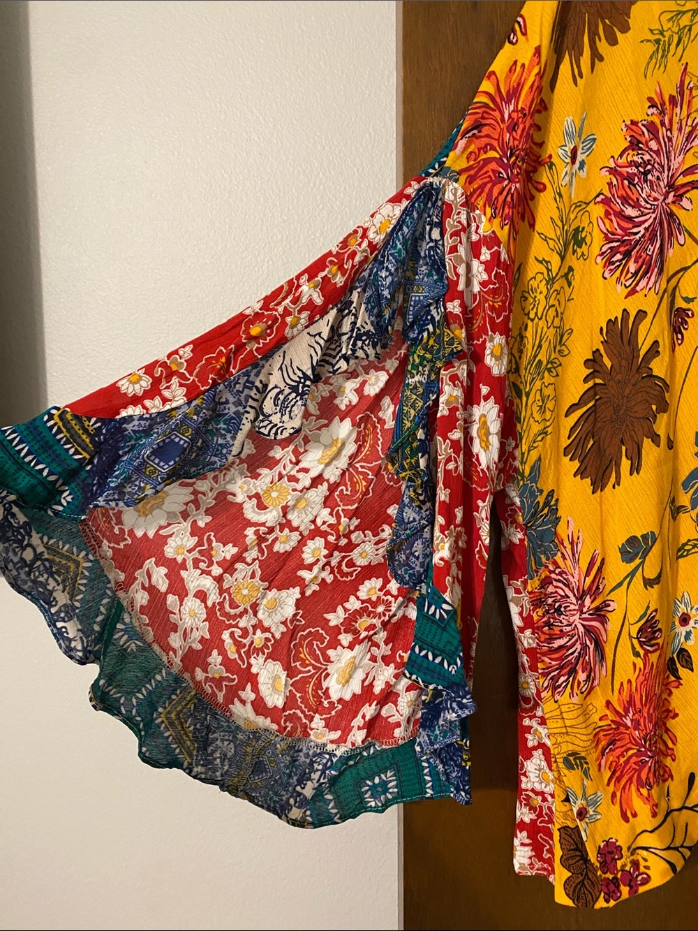 NWT Umgee Floral Top - Picture 2 of 9